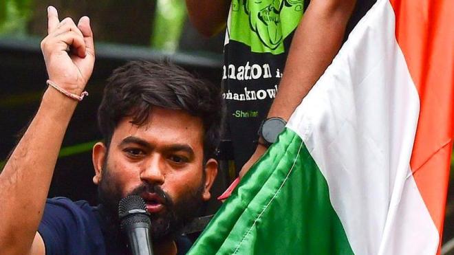 India's 'cockroach' protest continues a day after police crackdown