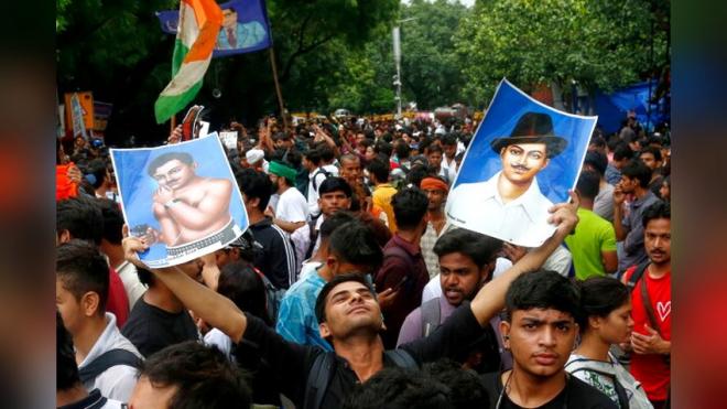 India's 'cockroach' protest continues a day after police crackdown