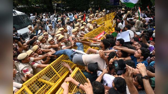 India's 'cockroach' protest continues a day after police crackdown