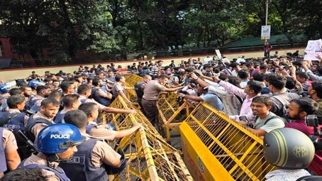 ‘শিক্ষার্থীদের আন্দোলন’ সরকারের জন্য অশনি সংকেত :: মন্ত্রী-প্রতিমন্ত্রীদের বালখিল্যতা এবং অতিকথন থেকে বিরত থাকার পরামর্শ :: মৃত্যুদণ্ডে দণ্ডিত হাসিনার দেশে ফেরার হুমকির মধ্যে ছাত্রদের উস্কানি কেন? :: শিক্ষা মন্ত্রণালয় ও অধীনস্থ প্রতিষ্ঠানে জামায়াতি চেতনার আমলাদের চাষাবাদ :: প্রধানমন্ত্রী তারেক রহমানের ‘সবার আগে বাংলাদেশ’ থেকে কি শিক্ষামন্ত্রী কক্ষচ্যুত? শিক্ষামন্ত্রীর বেফাঁস মন্তব্যে তোলপাড়
