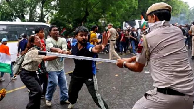 India's 'cockroach' protest continues a day after police crackdown