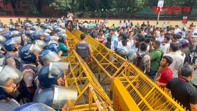 ‘শিক্ষার্থীদের আন্দোলন’ সরকারের জন্য অশনি সংকেত :: মন্ত্রী-প্রতিমন্ত্রীদের বালখিল্যতা এবং অতিকথন থেকে বিরত থাকার পরামর্শ :: মৃত্যুদণ্ডে দণ্ডিত হাসিনার দেশে ফেরার হুমকির মধ্যে ছাত্রদের উস্কানি কেন? :: শিক্ষা মন্ত্রণালয় ও অধীনস্থ প্রতিষ্ঠানে জামায়াতি চেতনার আমলাদের চাষাবাদ :: প্রধানমন্ত্রী তারেক রহমানের ‘সবার আগে বাংলাদেশ’ থেকে কি শিক্ষামন্ত্রী কক্ষচ্যুত? শিক্ষামন্ত্রীর বেফাঁস মন্তব্যে তোলপাড়