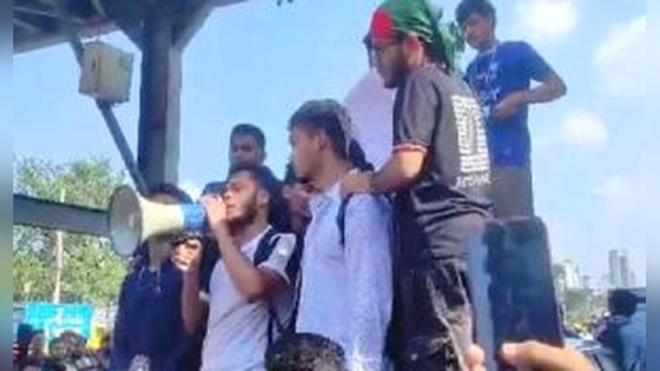 পরীক্ষা শেষে উত্তরায় শিক্ষার্থীদের অবস্থান, সচিবালয়মুখী লংমার্চের ঘোষণা