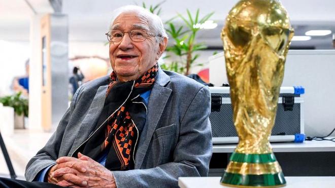 The 91-year-old Argentine journalist covering his 18th World Cup