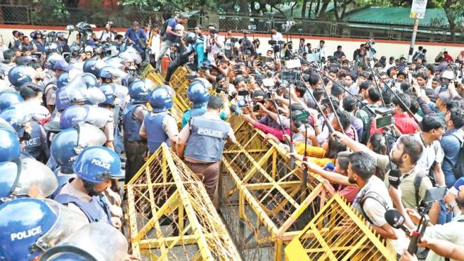 ‘শিক্ষার্থীদের আন্দোলন’ সরকারের জন্য অশনি সংকেত :: মন্ত্রী-প্রতিমন্ত্রীদের বালখিল্যতা এবং অতিকথন থেকে বিরত থাকার পরামর্শ :: মৃত্যুদণ্ডে দণ্ডিত হাসিনার দেশে ফেরার হুমকির মধ্যে ছাত্রদের উস্কানি কেন? :: শিক্ষা মন্ত্রণালয় ও অধীনস্থ প্রতিষ্ঠানে জামায়াতি চেতনার আমলাদের চাষাবাদ :: প্রধানমন্ত্রী তারেক রহমানের ‘সবার আগে বাংলাদেশ’ থেকে কি শিক্ষামন্ত্রী কক্ষচ্যুত? শিক্ষামন্ত্রীর বেফাঁস মন্তব্যে তোলপাড়