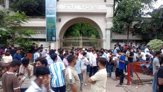 Tension grips Dhaka College after Chhatra Dal-Shibir clash