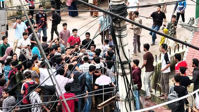Tension grips Dhaka College after Chhatra Dal-Shibir clash