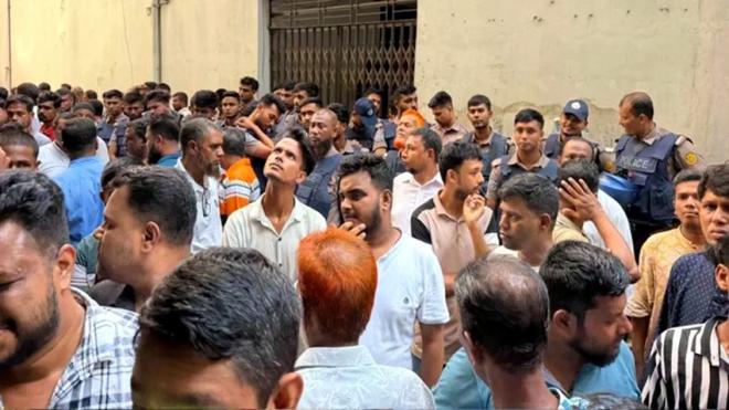 জাসদ কার্যালয়ের সামনে থেকে আ.লীগের শতাধিক নেতাকর্মী আটক