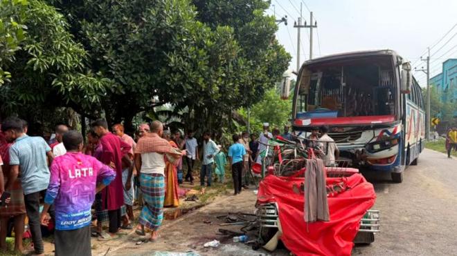 Seven killed in Mymensingh crash between bus and CNG-run auto-rickshaw