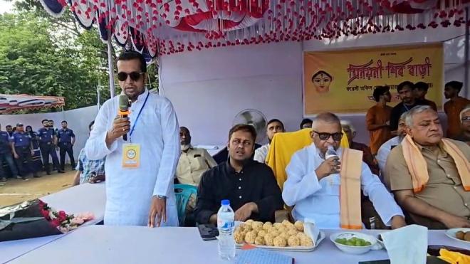মৌলভীবাজারে দুর্গাপূজার নিরাপত্তা ও প্রস্তুতি দেখতে মণ্ডপ পরিদর্শনে মন্ত্রী আরিফুল হক