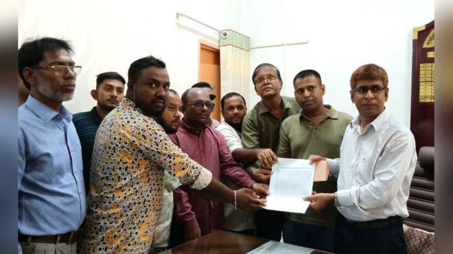 দুর্নীতি ও হয়রানির অভিযোগে মৌলভীবাজার জেলা পরিষদ কর্মকর্তার অপসারণ দাবি