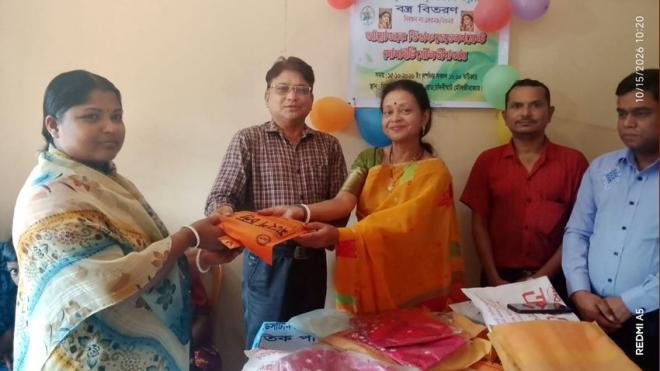 দুর্গাপূজা উপলক্ষে মৌলভীবাজারে সুবিধাবঞ্চিতদের অর্থ ও বস্ত্র দিল ডিডাফ