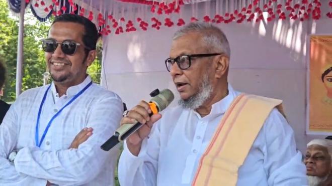 মৌলভীবাজারে দুর্গাপূজার নিরাপত্তা ও প্রস্তুতি দেখতে মণ্ডপ পরিদর্শনে মন্ত্রী আরিফুল হক