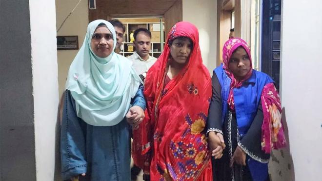 দাগনভূঞায় মাকে কুপিয়ে হত্যা, মেয়ে আটক