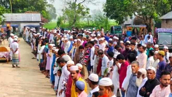 ময়মনসিংহে বাসচাপায় নিহত সাতজনের দাফন, জামালপুরে শোকের ছায়া