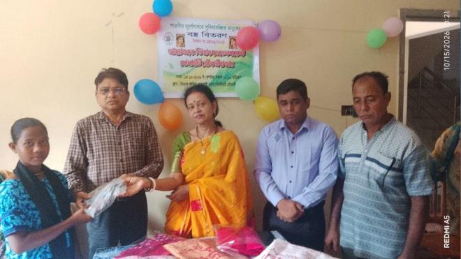 দুর্গাপূজা উপলক্ষে মৌলভীবাজারে সুবিধাবঞ্চিতদের অর্থ ও বস্ত্র দিল ডিডাফ